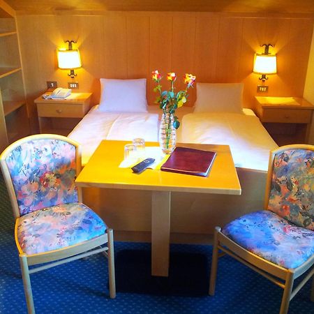 Hotel Garni Doris Kastelruth Zimmer foto