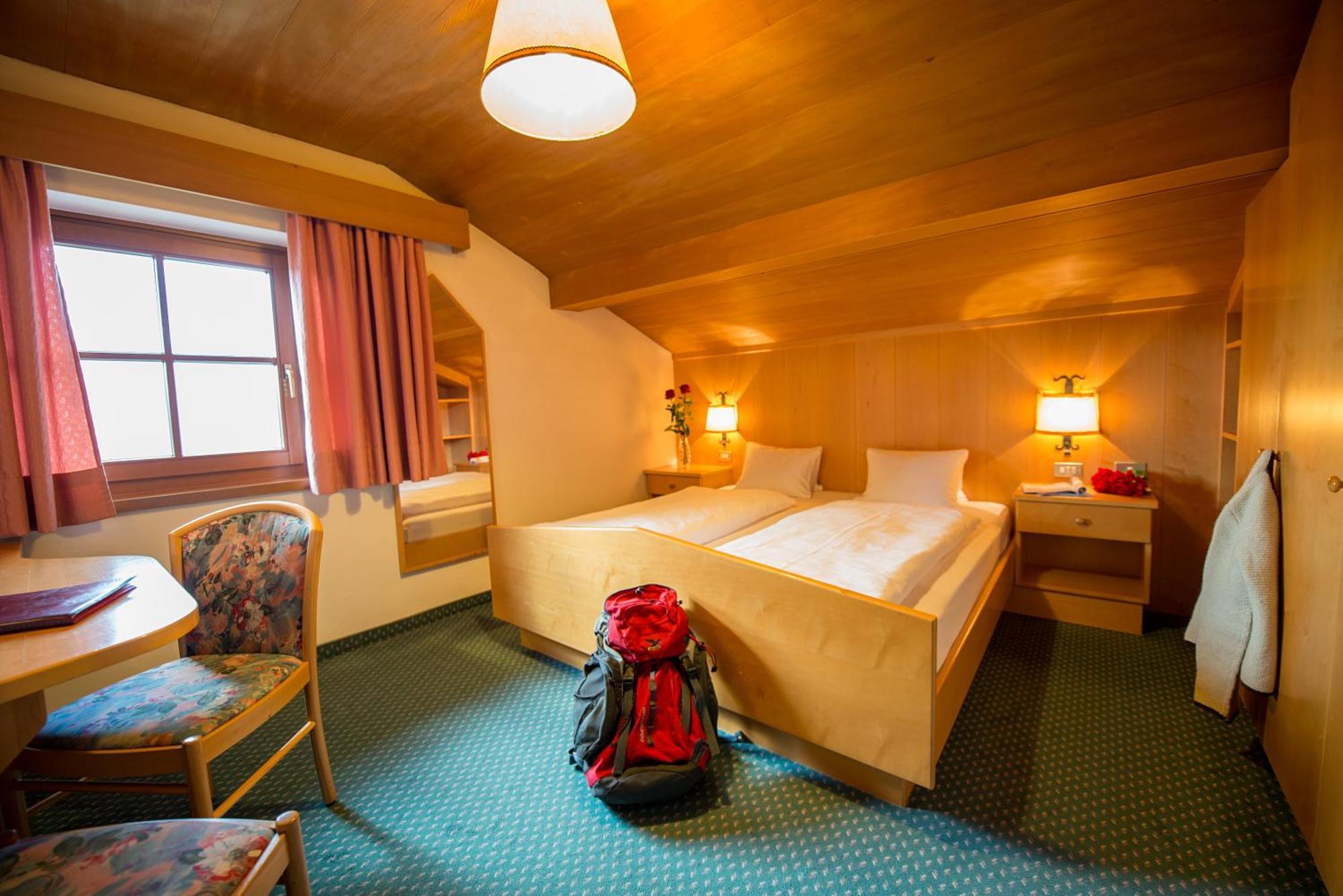 Hotel Garni Doris Kastelruth Zimmer foto